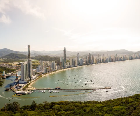 Arranha-céus de Balneário Camboriú: curiosidades e recordes da “Dubai brasileira"